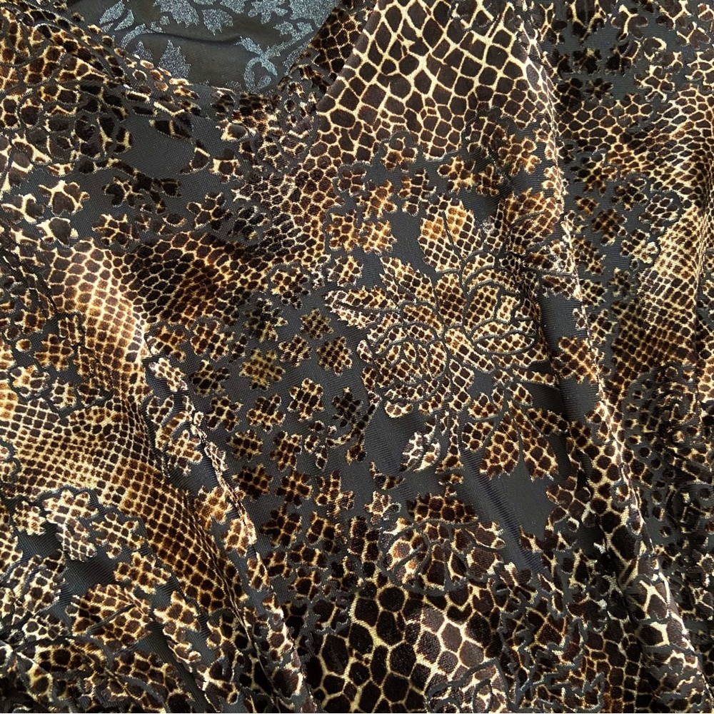 Snakeprint Burnout Blouse 💛 So Pretty - Picture 6 of 8